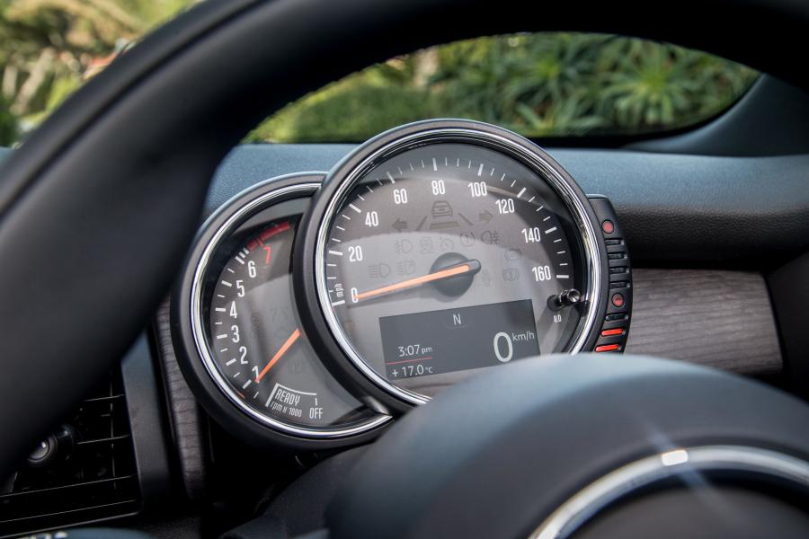  Mini Cooper Cabrio 2016 года  (UK) (фото 30 из 30)